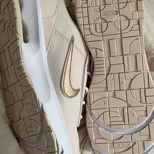 Nike Air Max sneaker women’s 8.5 pink beige